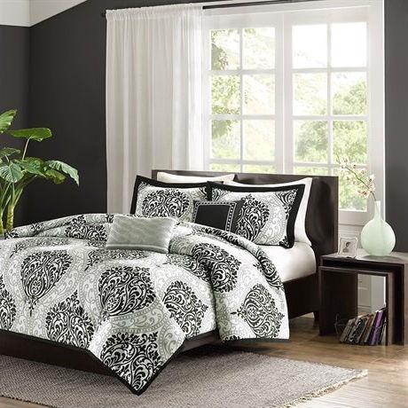 Twin / Twin XL 4-Piece Black White Damask Print Comforter Set